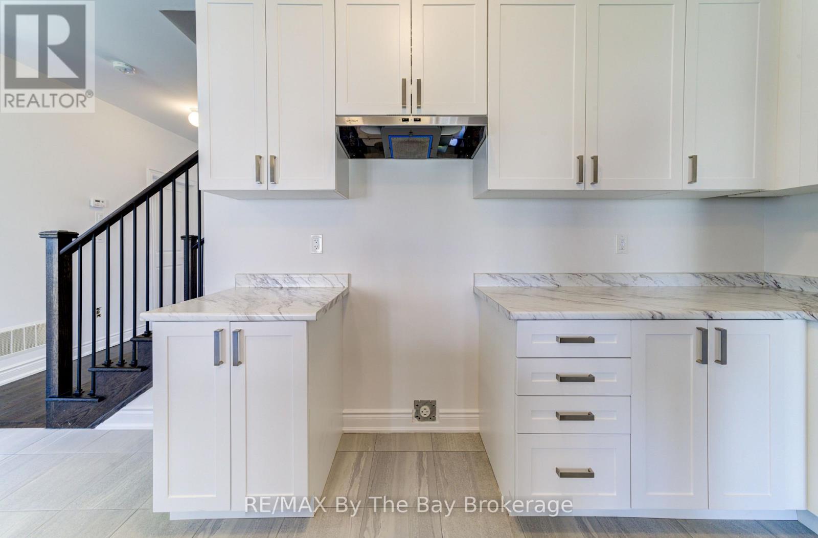 21 Lisa Street, Wasaga Beach, Ontario  L9Z 1J9 - Photo 13 - S12429822