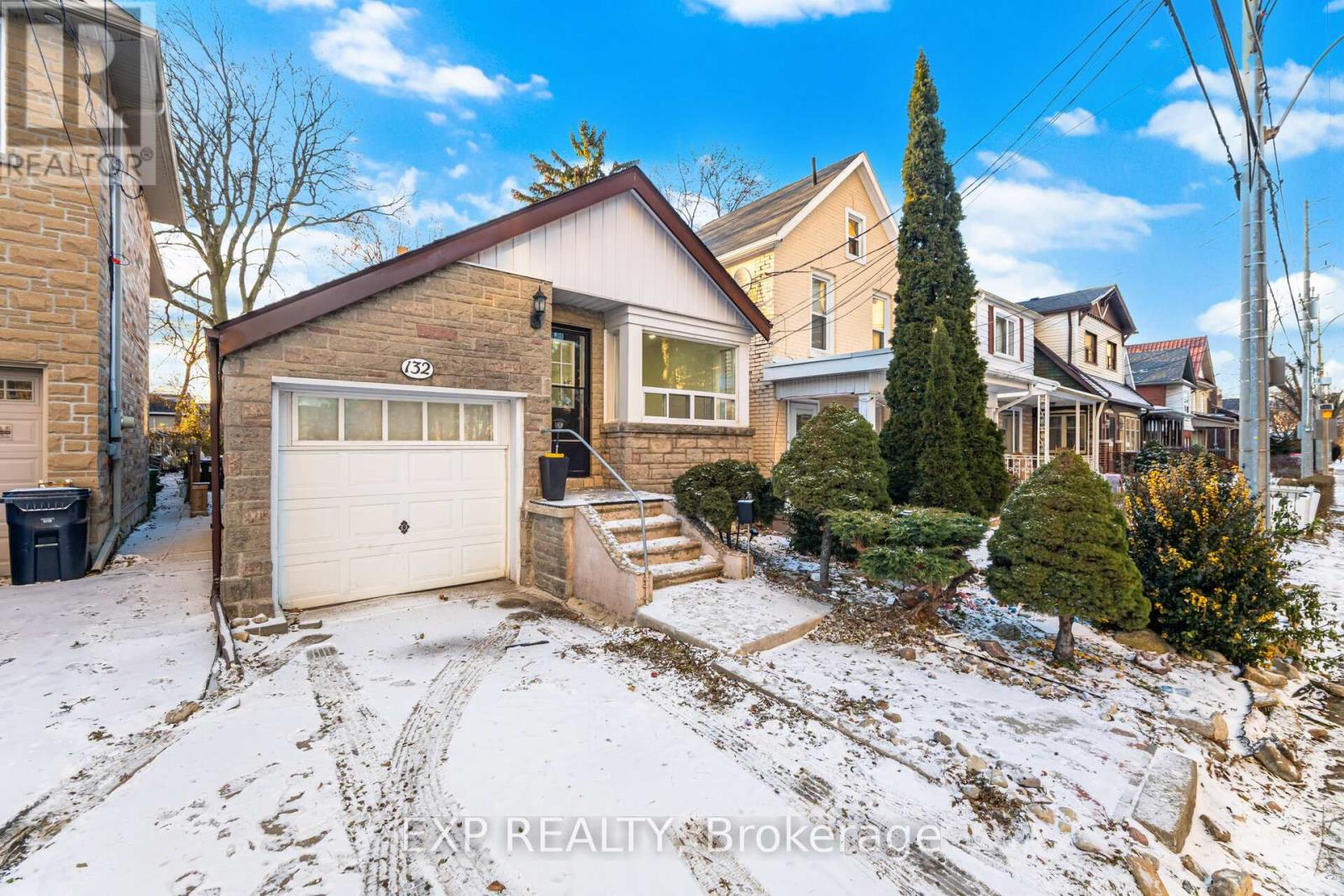 132 Barrington Avenue, Toronto, Ontario  M4C 4Z2 - Photo 2 - E12721988