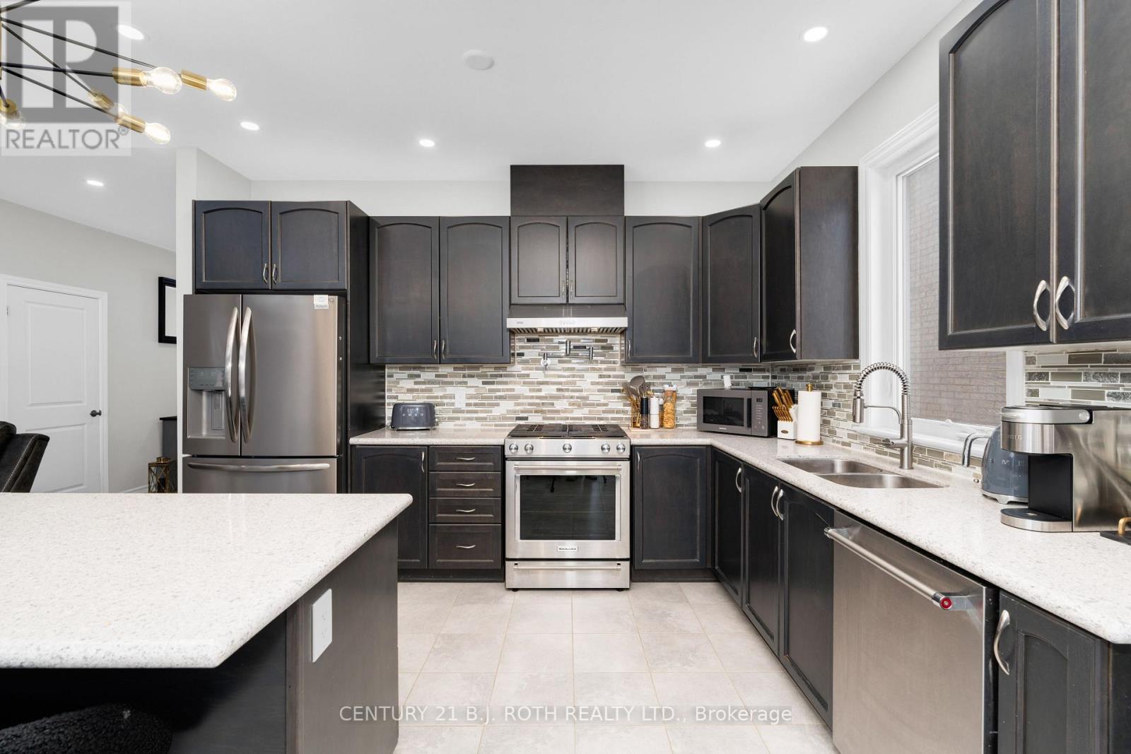 16 Cristiano Avenue, Wasaga Beach, Ontario  L9Z 0H5 - Photo 12 - S12721926