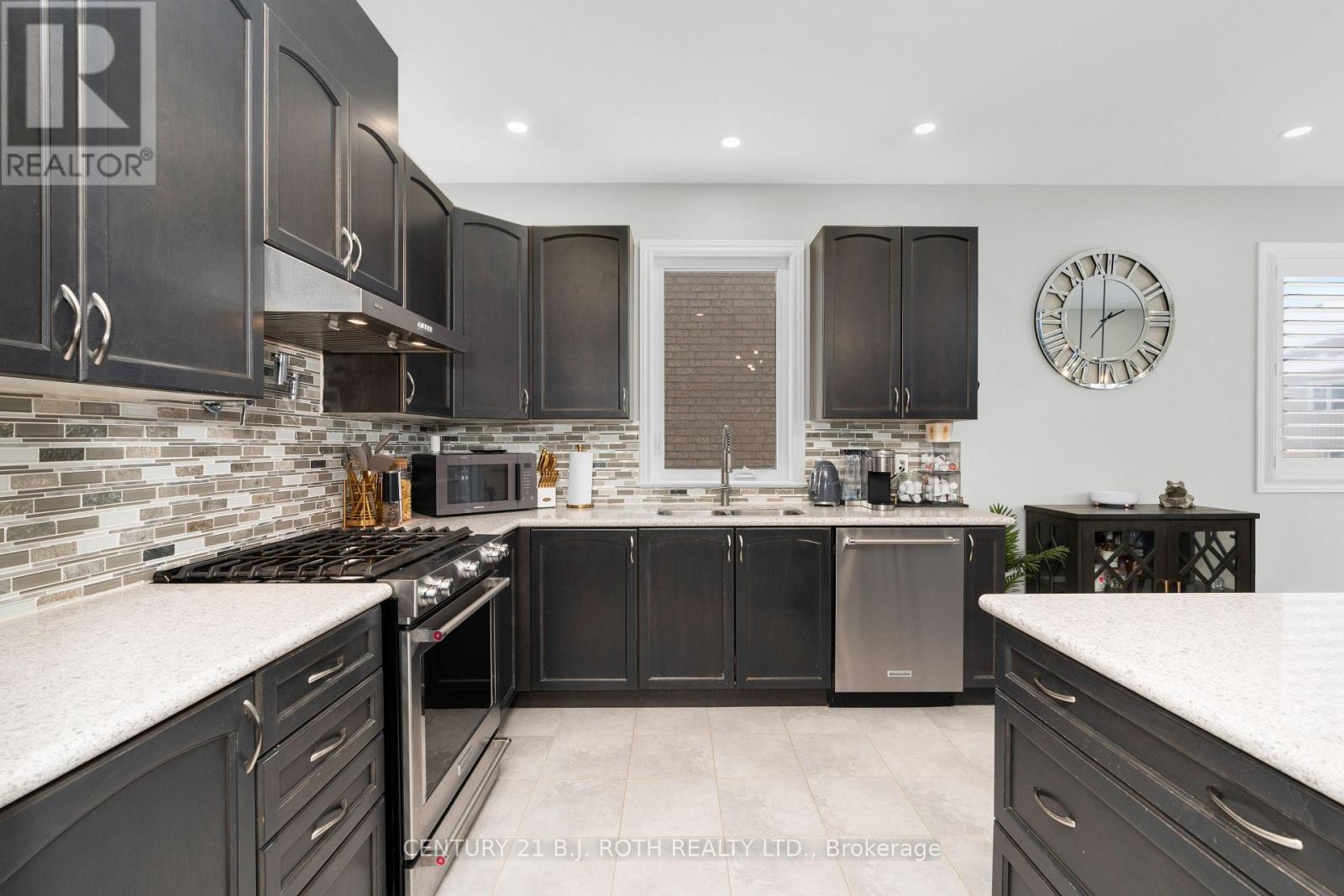 16 Cristiano Avenue, Wasaga Beach, Ontario  L9Z 0H5 - Photo 14 - S12721926