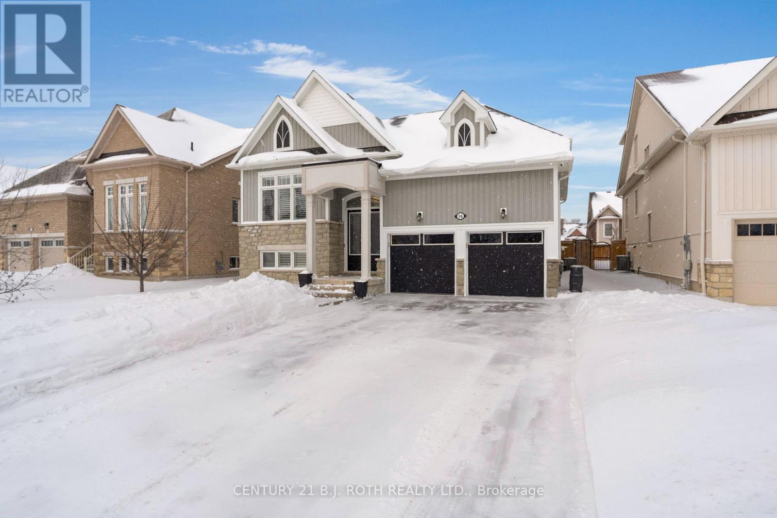 16 Cristiano Avenue, Wasaga Beach, Ontario  L9Z 0H5 - Photo 2 - S12721926