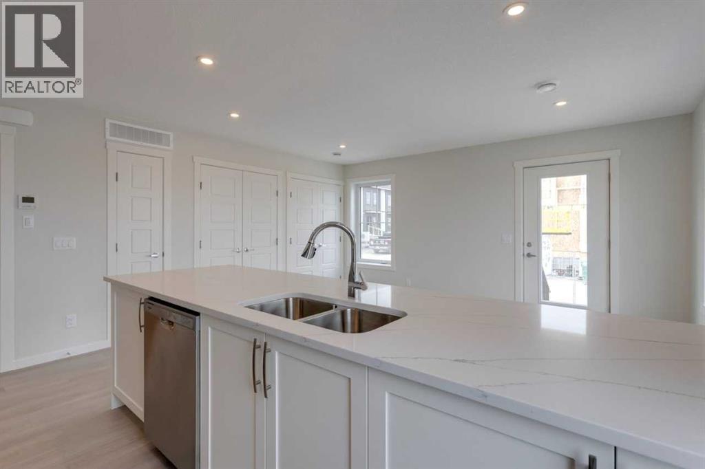 215, 40 Livingston Parade Ne, Calgary, Alberta  T4B 3P6 - Photo 2 - A2275982