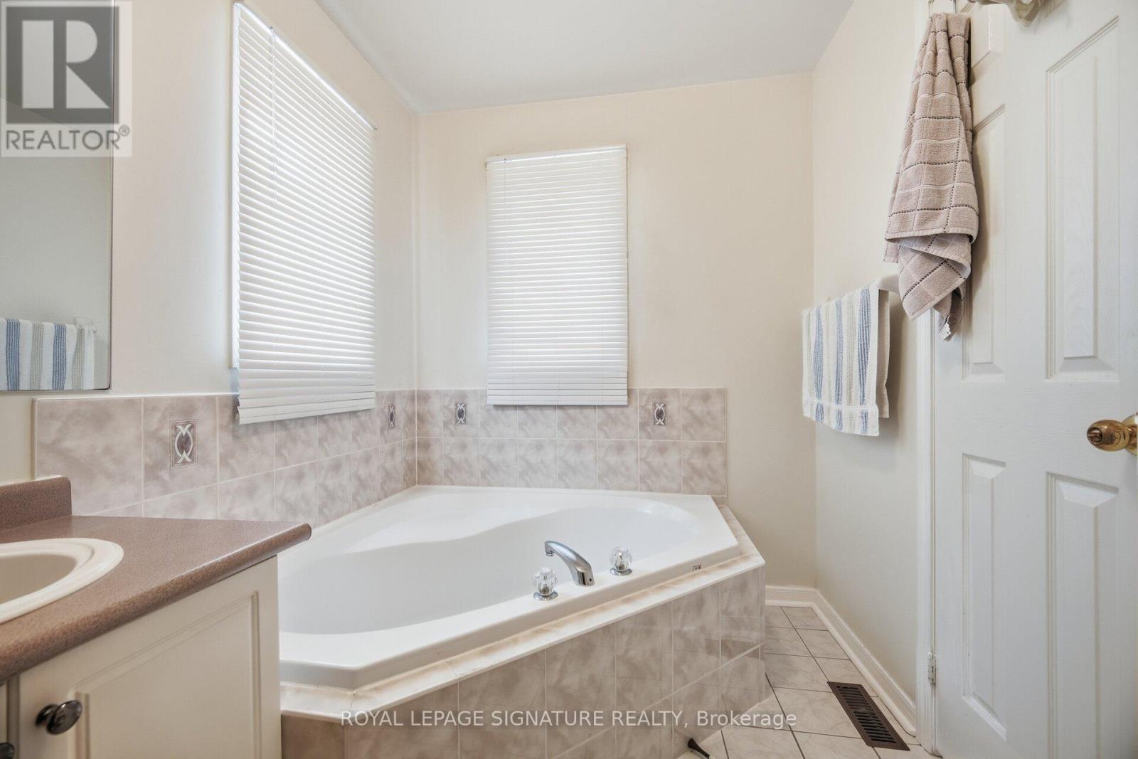 6526 Song Bird Crescent, Mississauga, Ontario  L5W 1E1 - Photo 29 - W12721846