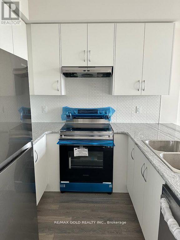 216 - 30 Halliford Place, Brampton, Ontario  L6P 0N5 - Photo 5 - W12721880