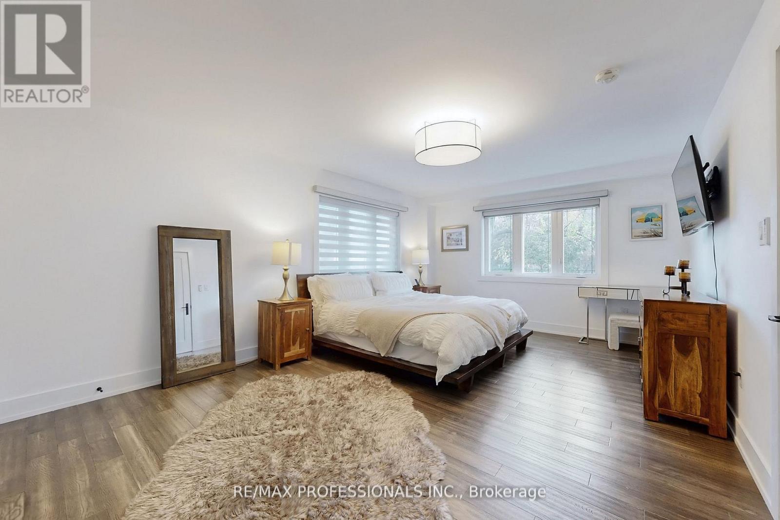 4 Martin Grove Road, Toronto, Ontario  M9B 4J9 - Photo 14 - W12721884