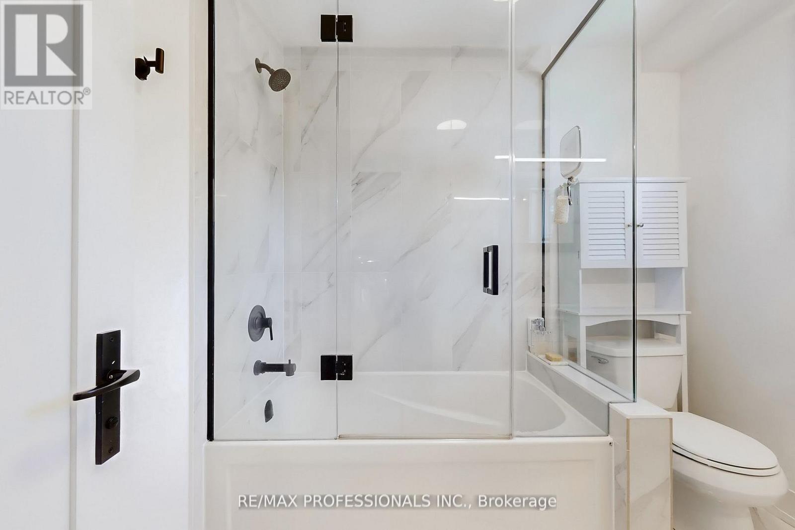 4 Martin Grove Road, Toronto, Ontario  M9B 4J9 - Photo 16 - W12721884