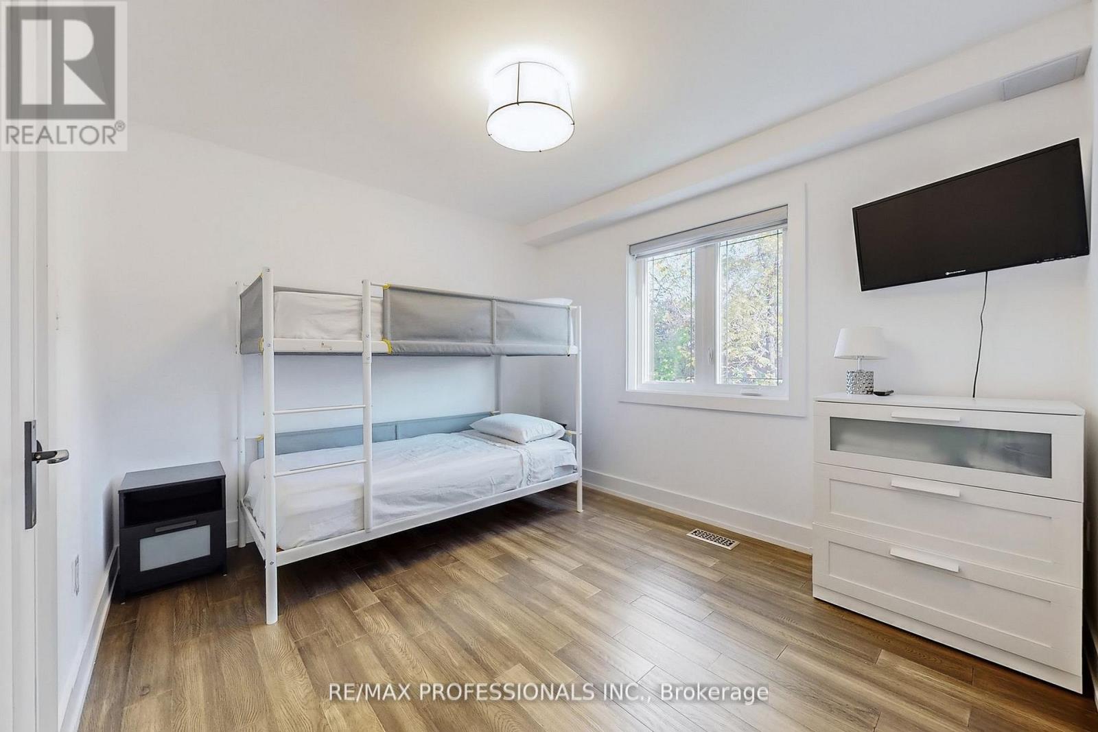 4 Martin Grove Road, Toronto, Ontario  M9B 4J9 - Photo 18 - W12721884