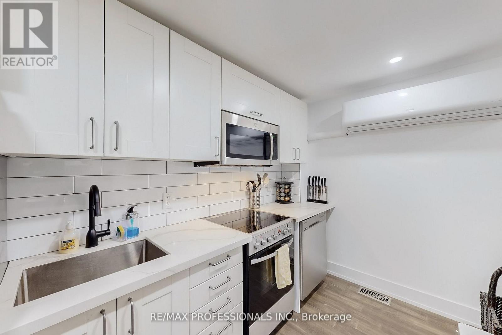 4 Martin Grove Road, Toronto, Ontario  M9B 4J9 - Photo 27 - W12721884