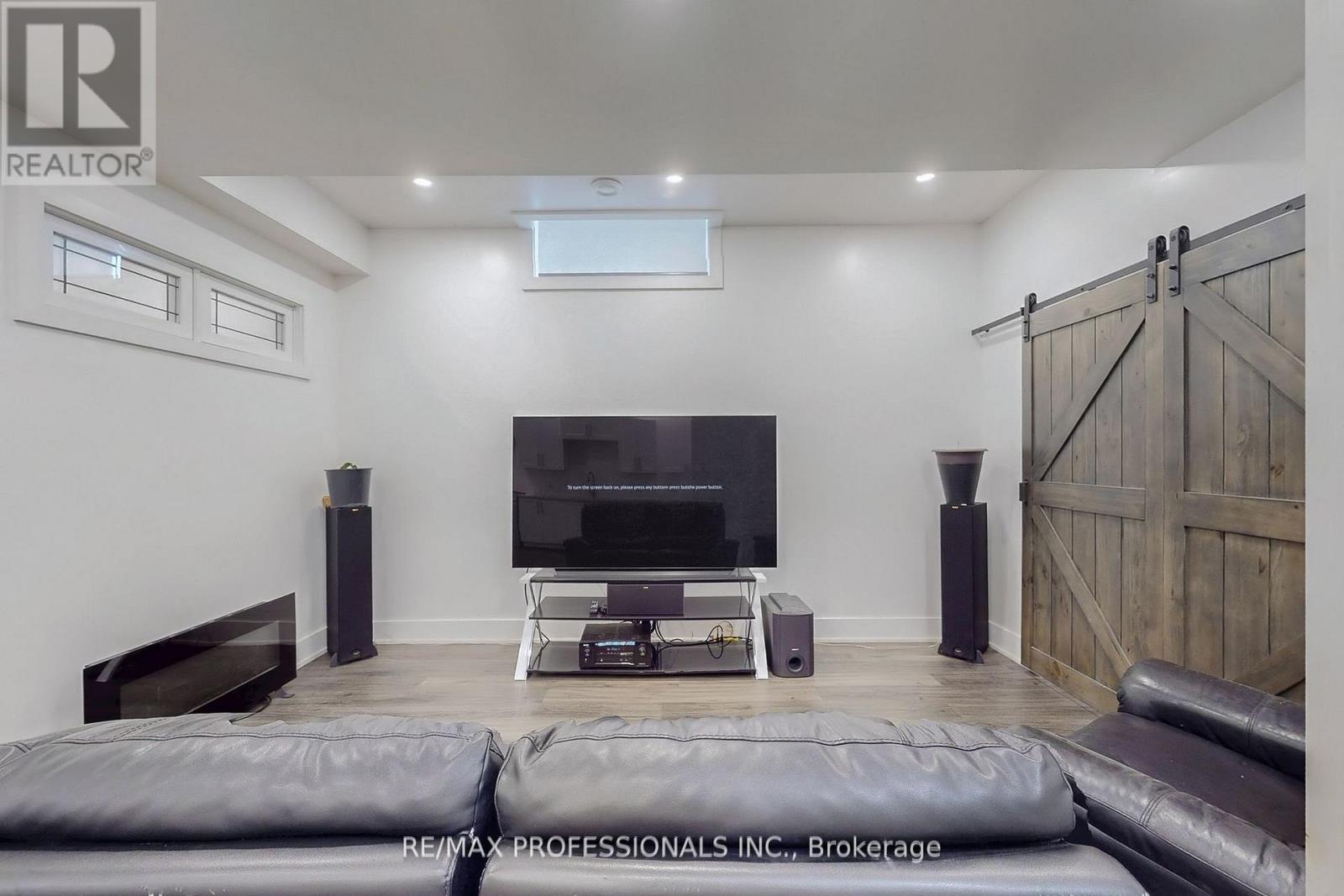 4 Martin Grove Road, Toronto, Ontario  M9B 4J9 - Photo 34 - W12721884