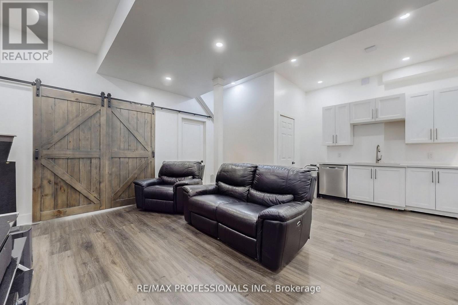 4 Martin Grove Road, Toronto, Ontario  M9B 4J9 - Photo 35 - W12721884