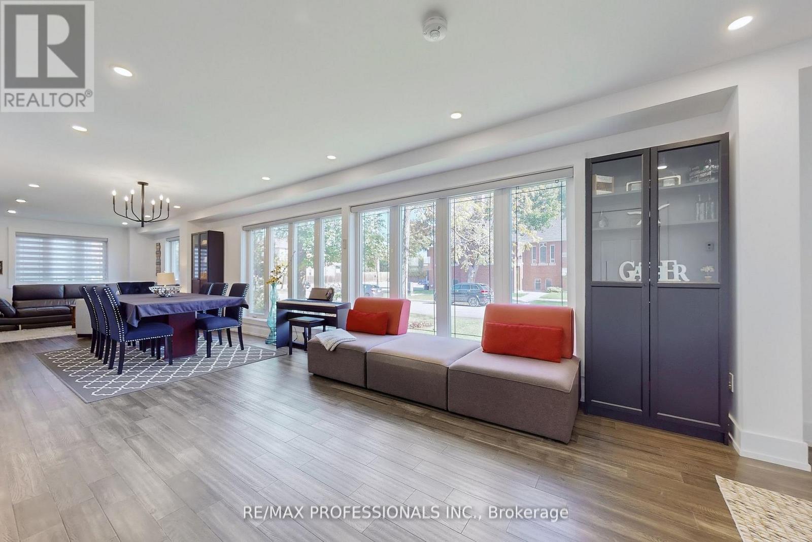 4 Martin Grove Road, Toronto, Ontario  M9B 4J9 - Photo 4 - W12721884