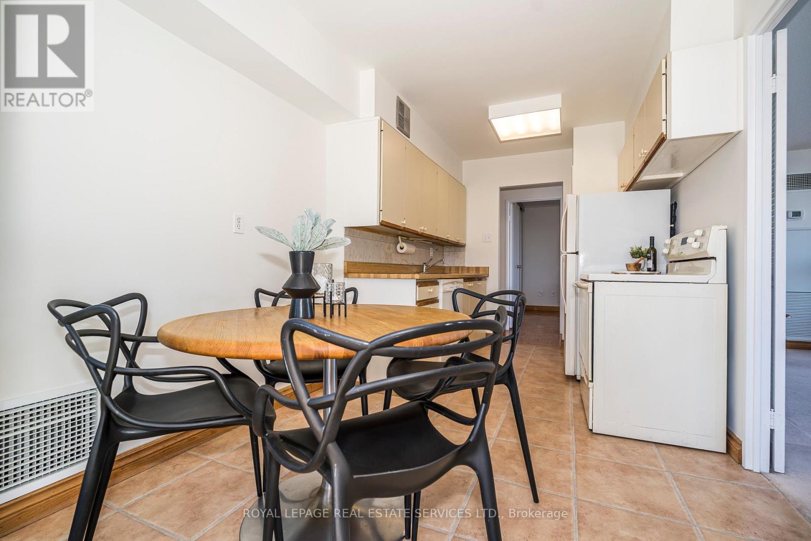 1511 - 100 Quebec Avenue, Toronto, Ontario  M6P 4B8 - Photo 10 - W12721886