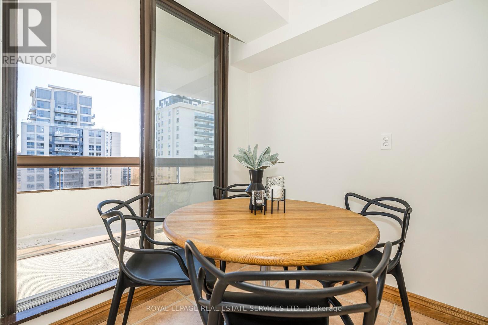 1511 - 100 Quebec Avenue, Toronto, Ontario  M6P 4B8 - Photo 11 - W12721886