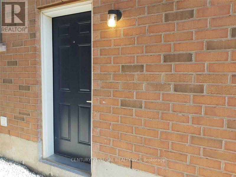 Lower - 32 Wasaga Road, Brampton, Ontario  L6X 3B1 - Photo 3 - W12721910