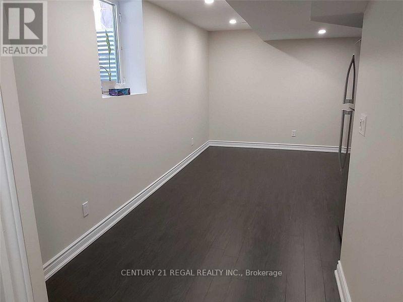 Lower - 32 Wasaga Road, Brampton, Ontario  L6X 3B1 - Photo 5 - W12721910