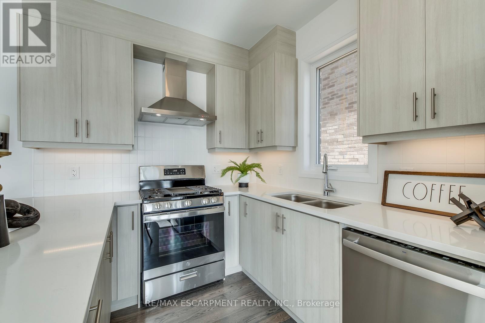 3262 Crystal Drive, Oakville, Ontario  L6M 4K1 - Photo 10 - W12721968