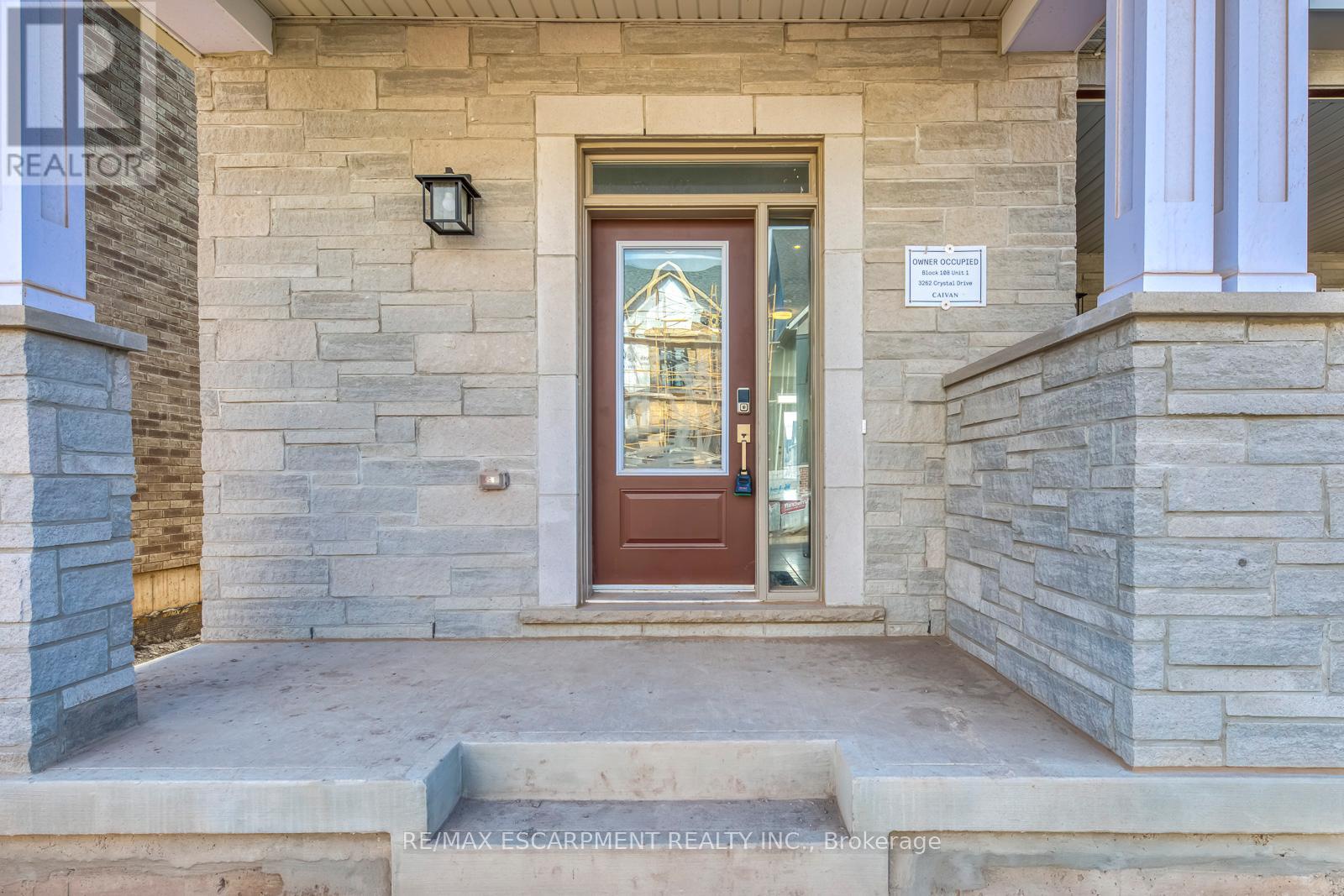 3262 Crystal Drive, Oakville, Ontario  L6M 4K1 - Photo 2 - W12721968