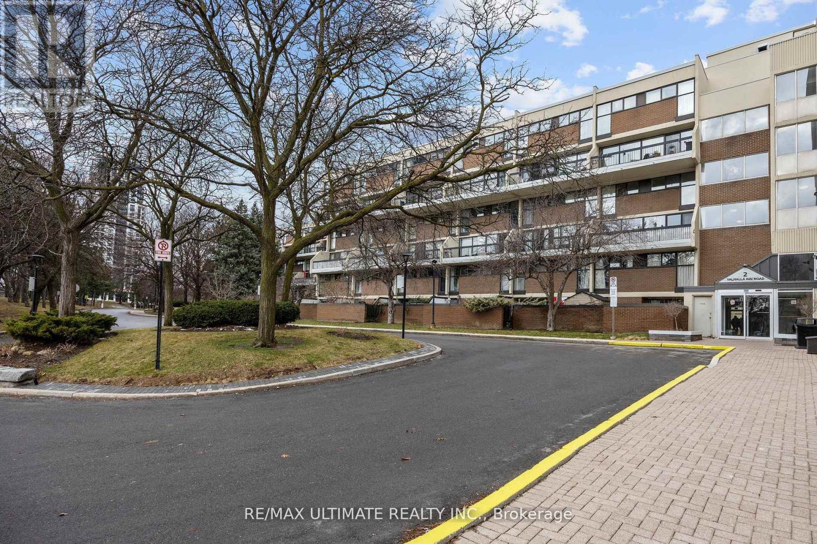 332 - 2 VALHALLA INN ROAD, Toronto, Ontario