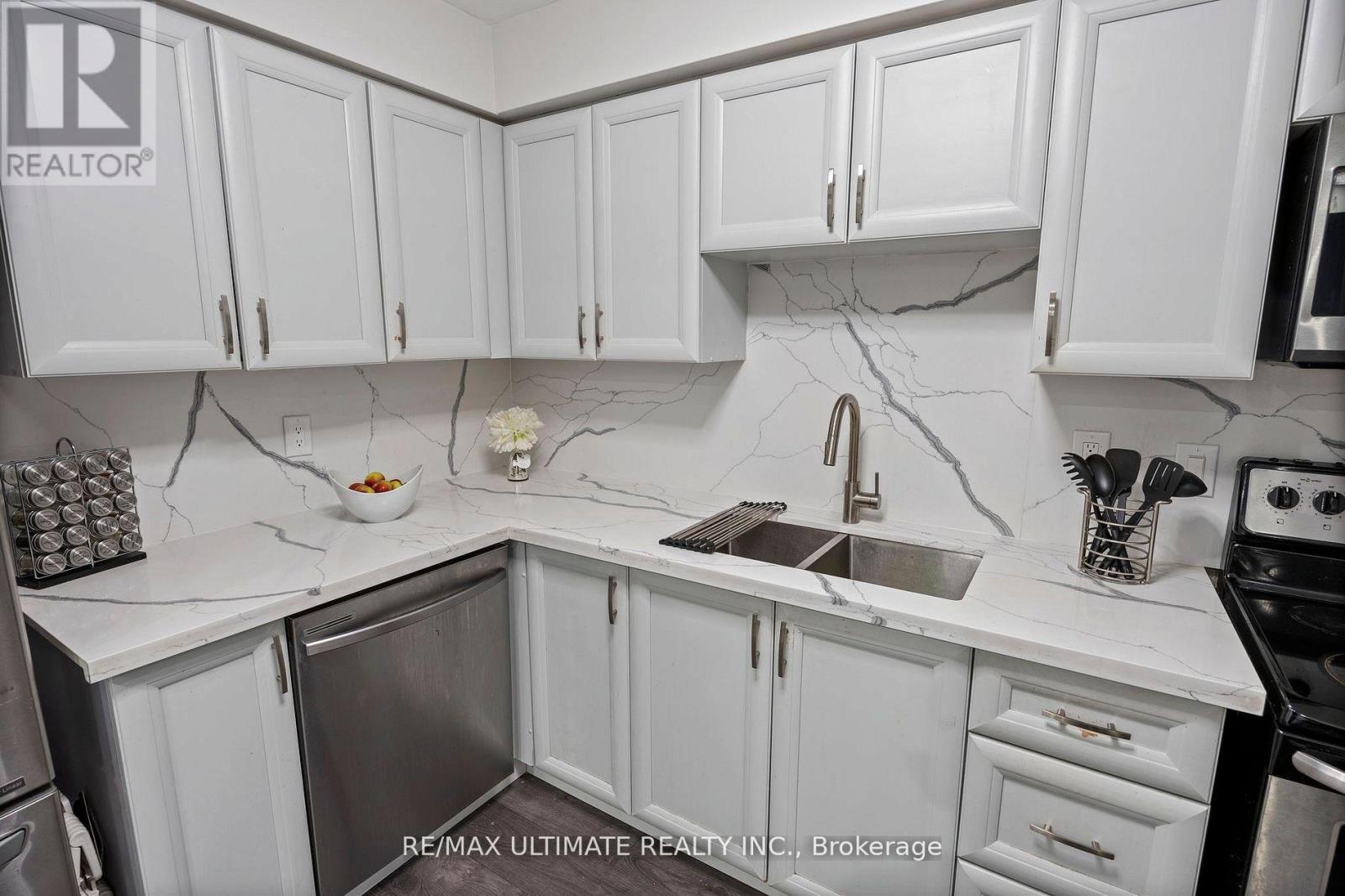 332 - 2 Valhalla Inn Road, Toronto, Ontario  M9B 6C3 - Photo 10 - W12721970