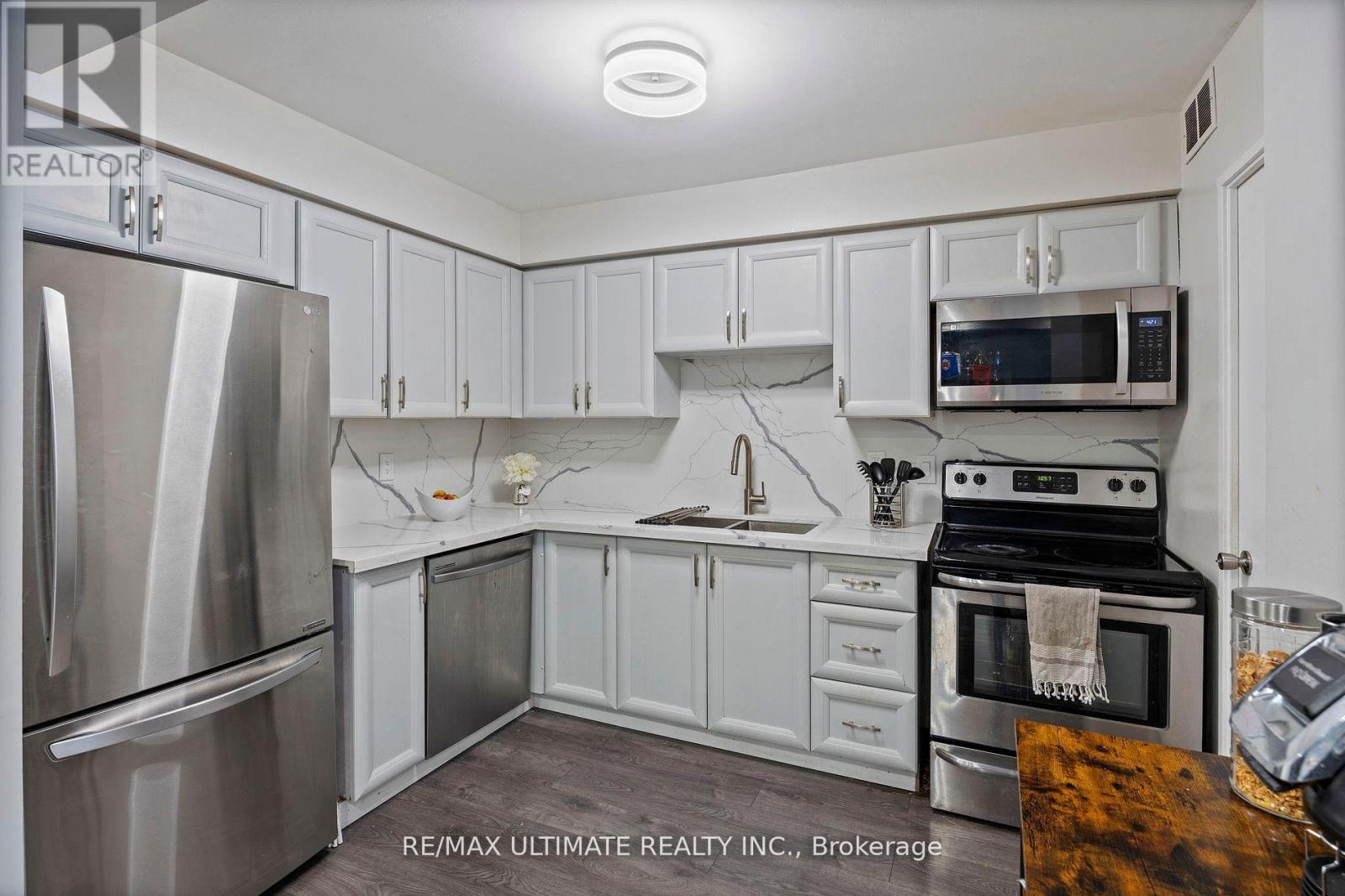 332 - 2 Valhalla Inn Road, Toronto, Ontario  M9B 6C3 - Photo 9 - W12721970