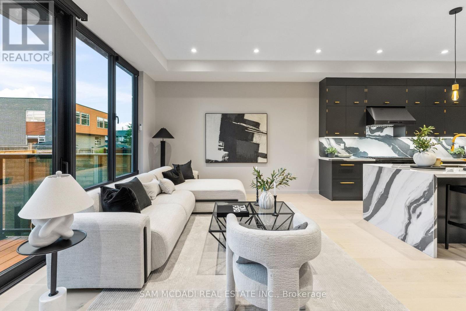 1090 Ella Avenue, Mississauga, Ontario  L5E 1H5 - Photo 12 - W12721982