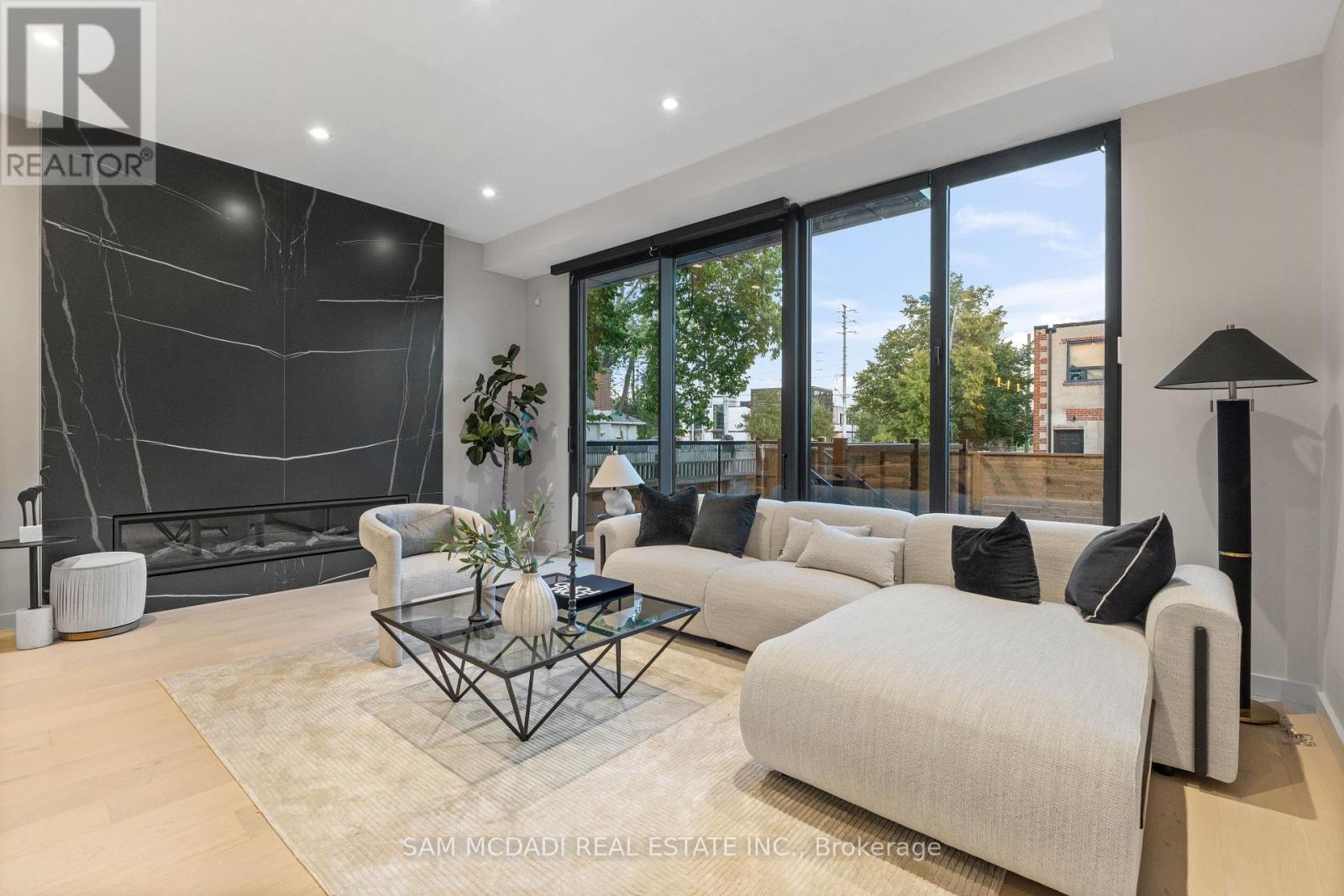 1090 Ella Avenue, Mississauga, Ontario  L5E 1H5 - Photo 13 - W12721982