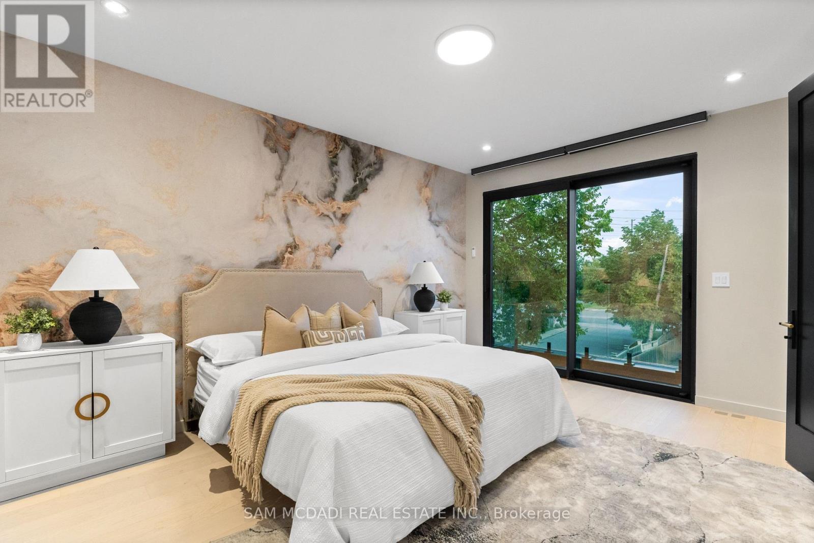 1090 Ella Avenue, Mississauga, Ontario  L5E 1H5 - Photo 20 - W12721982