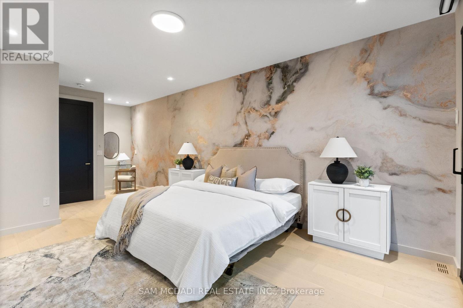 1090 Ella Avenue, Mississauga, Ontario  L5E 1H5 - Photo 21 - W12721982