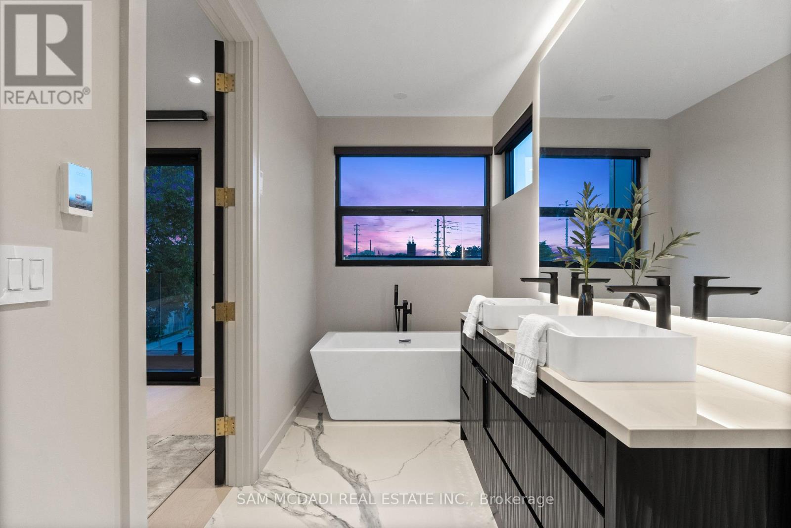 1090 Ella Avenue, Mississauga, Ontario  L5E 1H5 - Photo 23 - W12721982