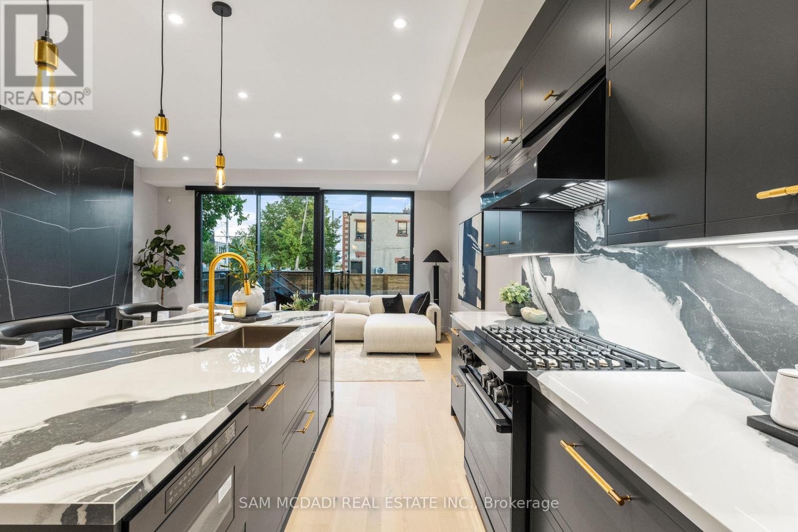 1090 Ella Avenue, Mississauga, Ontario  L5E 1H5 - Photo 5 - W12721982