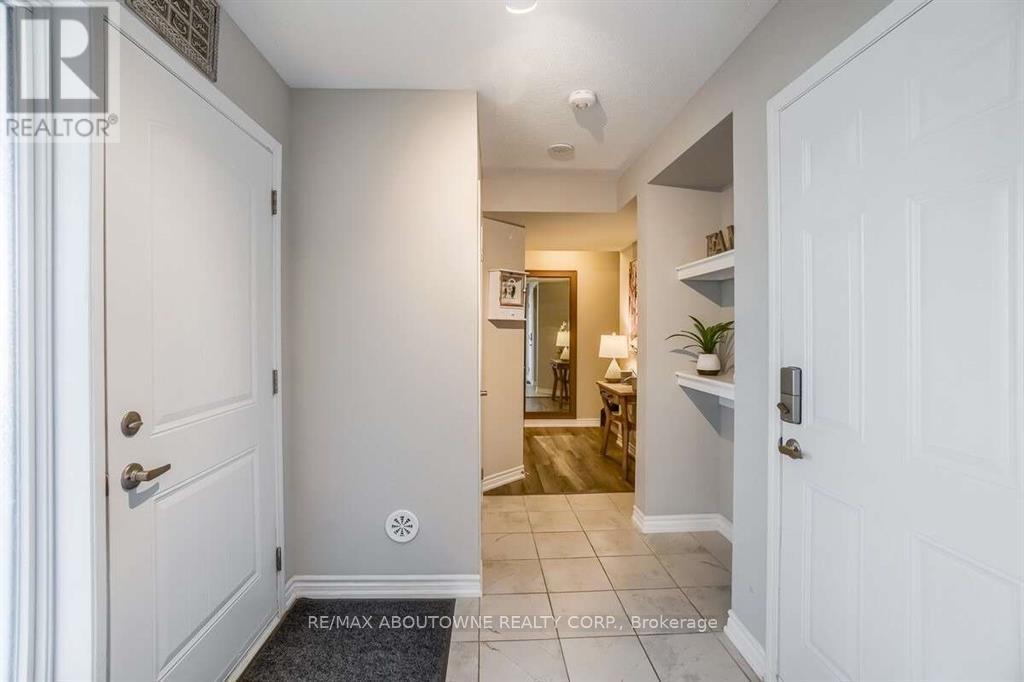 975 Whitlock Avenue, Milton, Ontario  L9E 1S9 - Photo 5 - W12722020