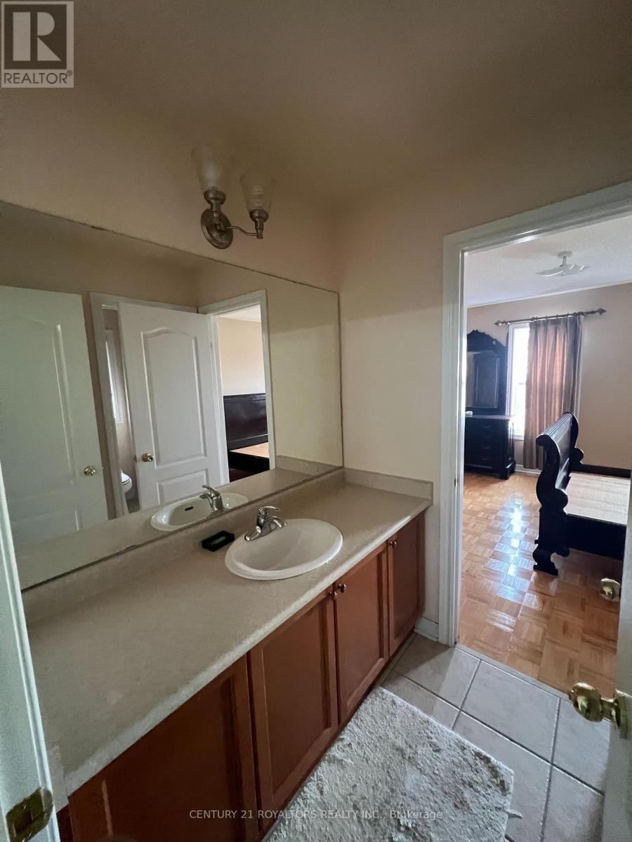 55 Richgrove Drive, Brampton, Ontario  L6P 1X6 - Photo 10 - W12722026