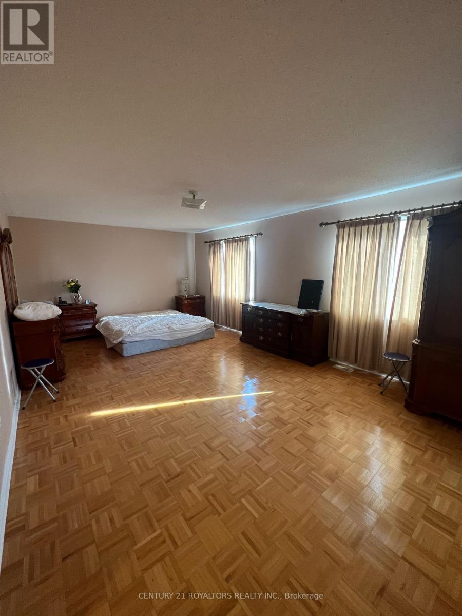 55 Richgrove Drive, Brampton, Ontario  L6P 1X6 - Photo 5 - W12722026