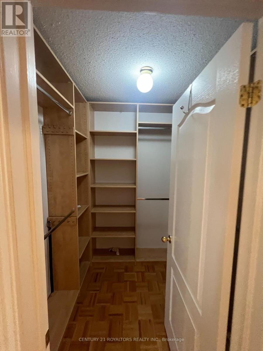 55 Richgrove Drive, Brampton, Ontario  L6P 1X6 - Photo 7 - W12722026