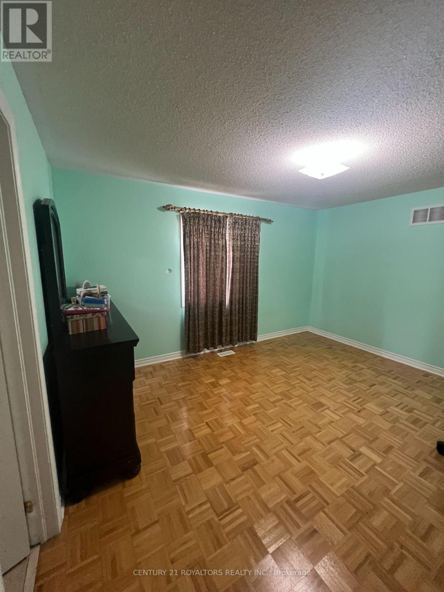 55 Richgrove Drive, Brampton, Ontario  L6P 1X6 - Photo 8 - W12722026