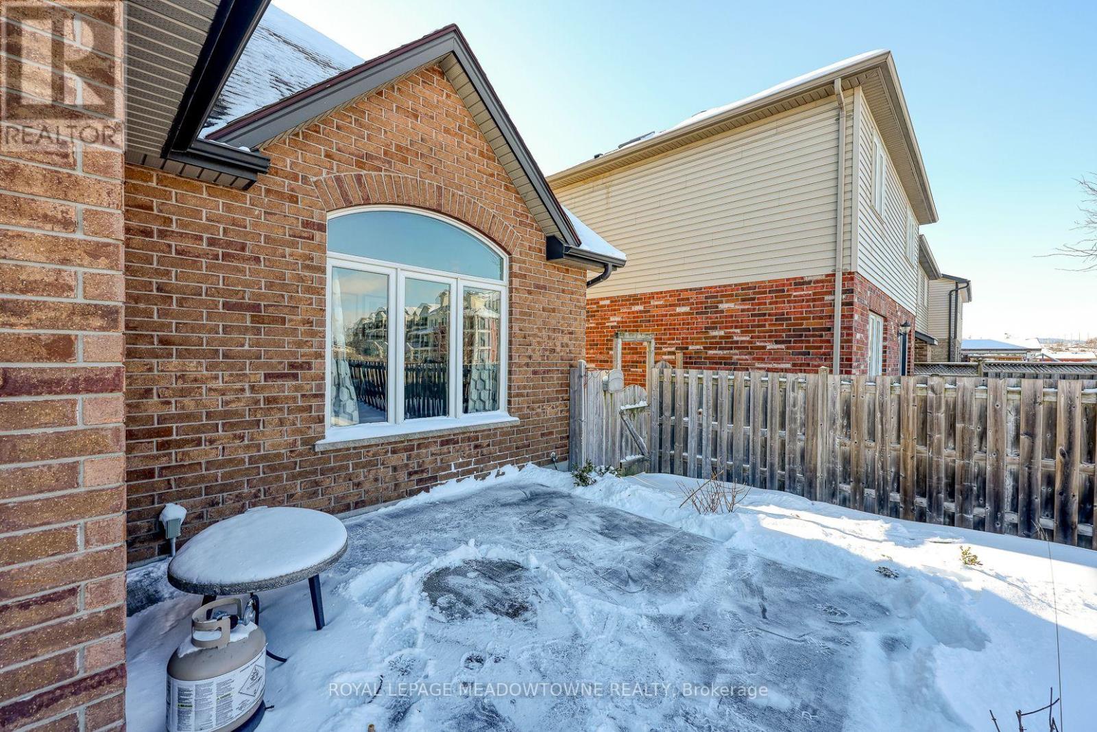 739 Frontenac Crescent, Woodstock, Ontario  N4V 0B1 - Photo 28 - X12721840