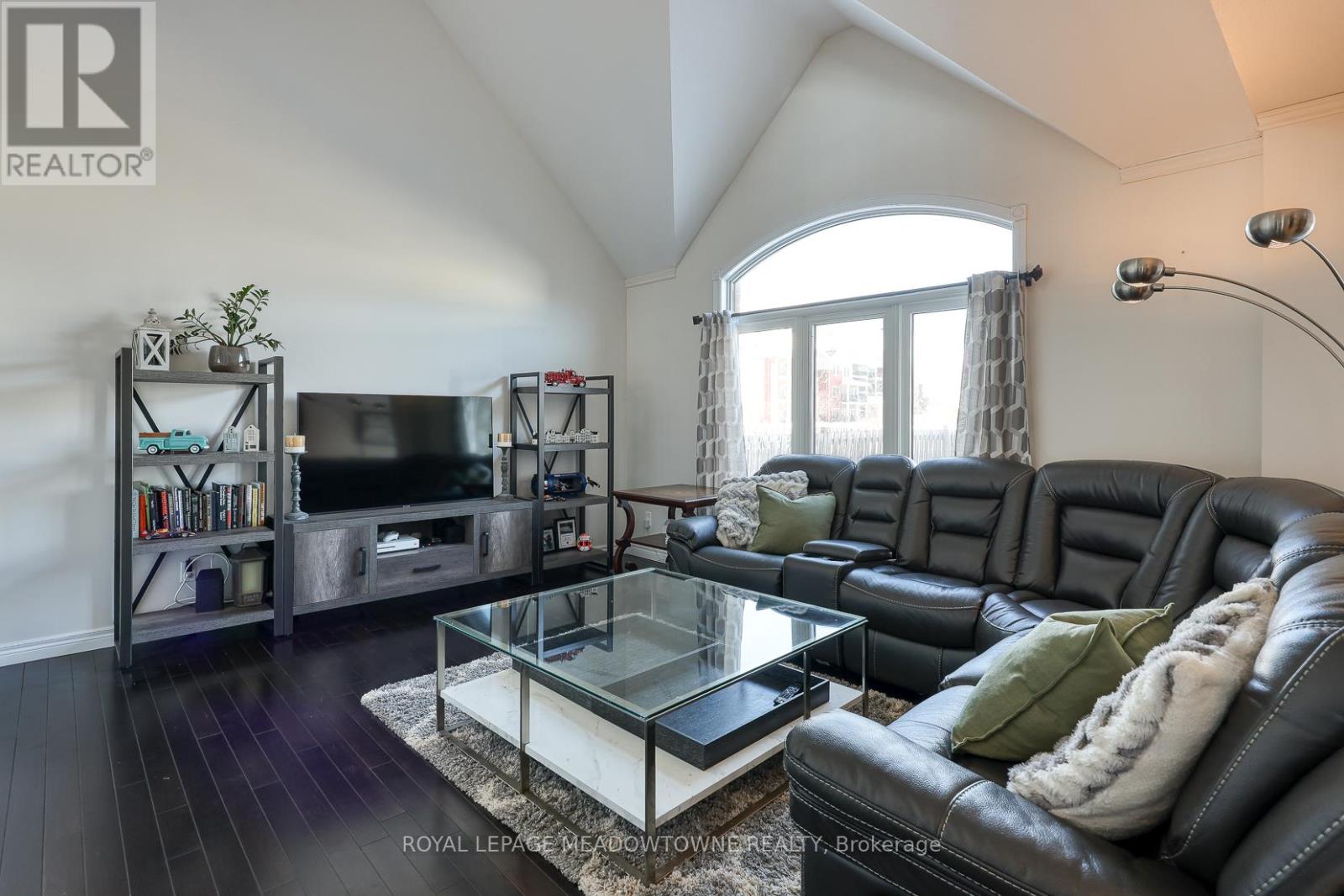 739 Frontenac Crescent, Woodstock, Ontario  N4V 0B1 - Photo 4 - X12721840