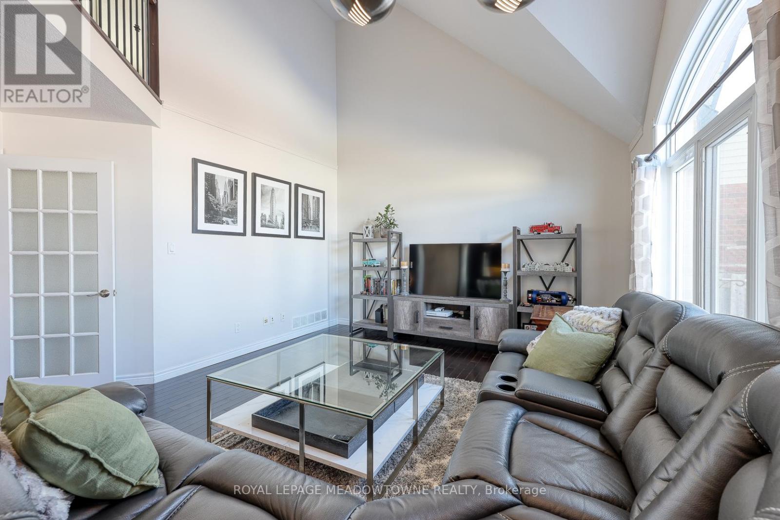 739 Frontenac Crescent, Woodstock, Ontario  N4V 0B1 - Photo 5 - X12721840