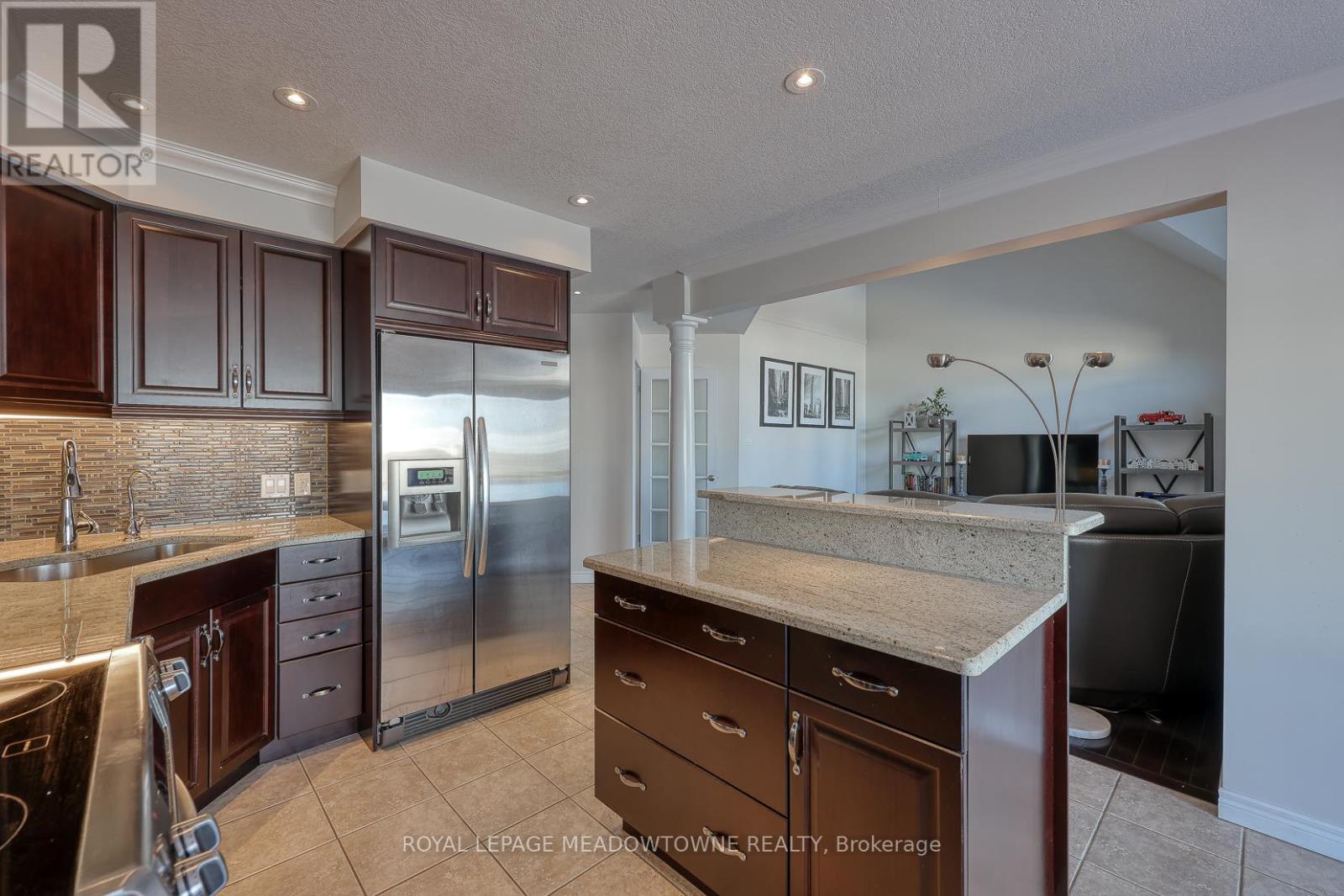 739 Frontenac Crescent, Woodstock, Ontario  N4V 0B1 - Photo 9 - X12721840