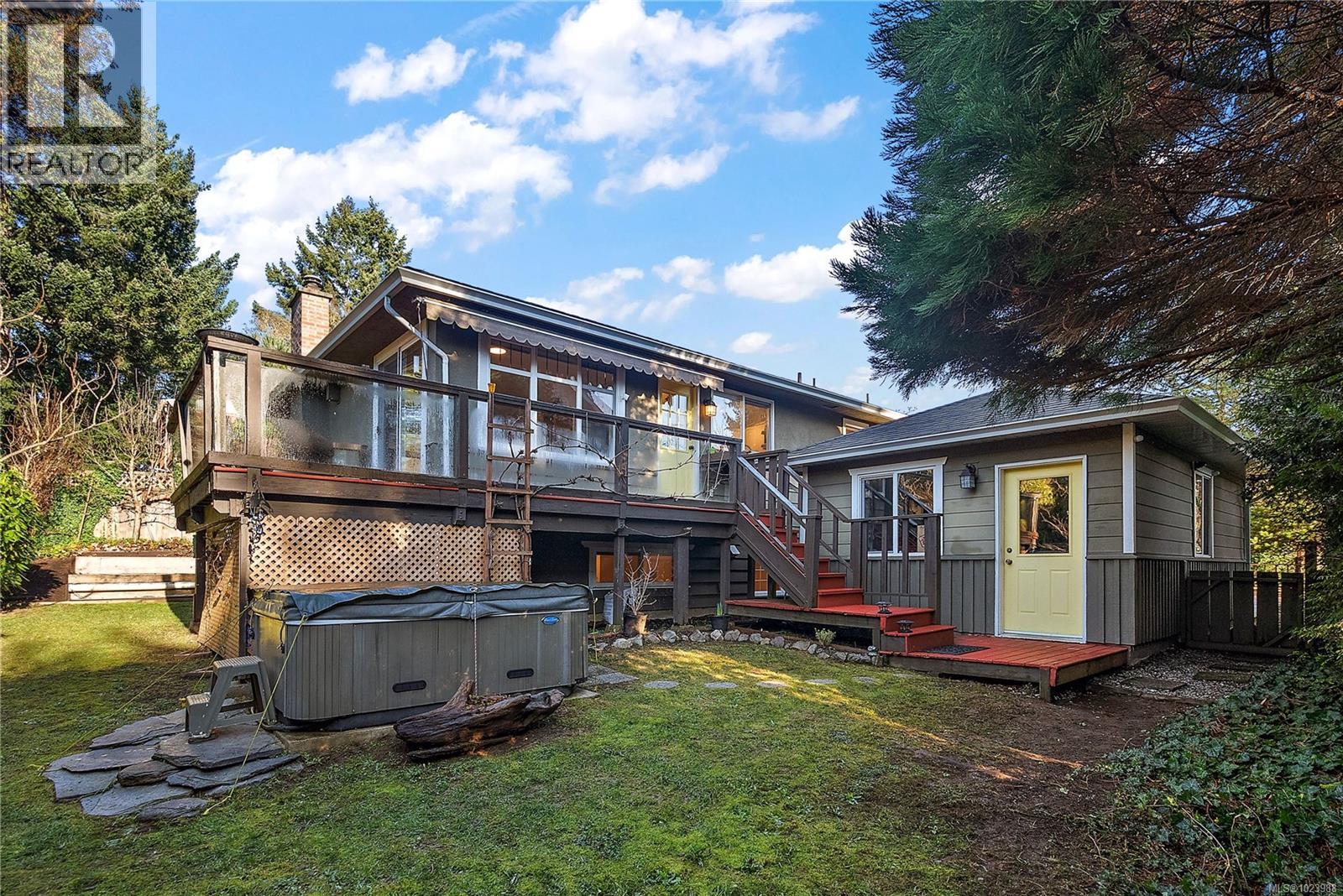 5 869 Clarke Rd, Central Saanich, British Columbia  V8M 2G1 - Photo 2 - 1023988