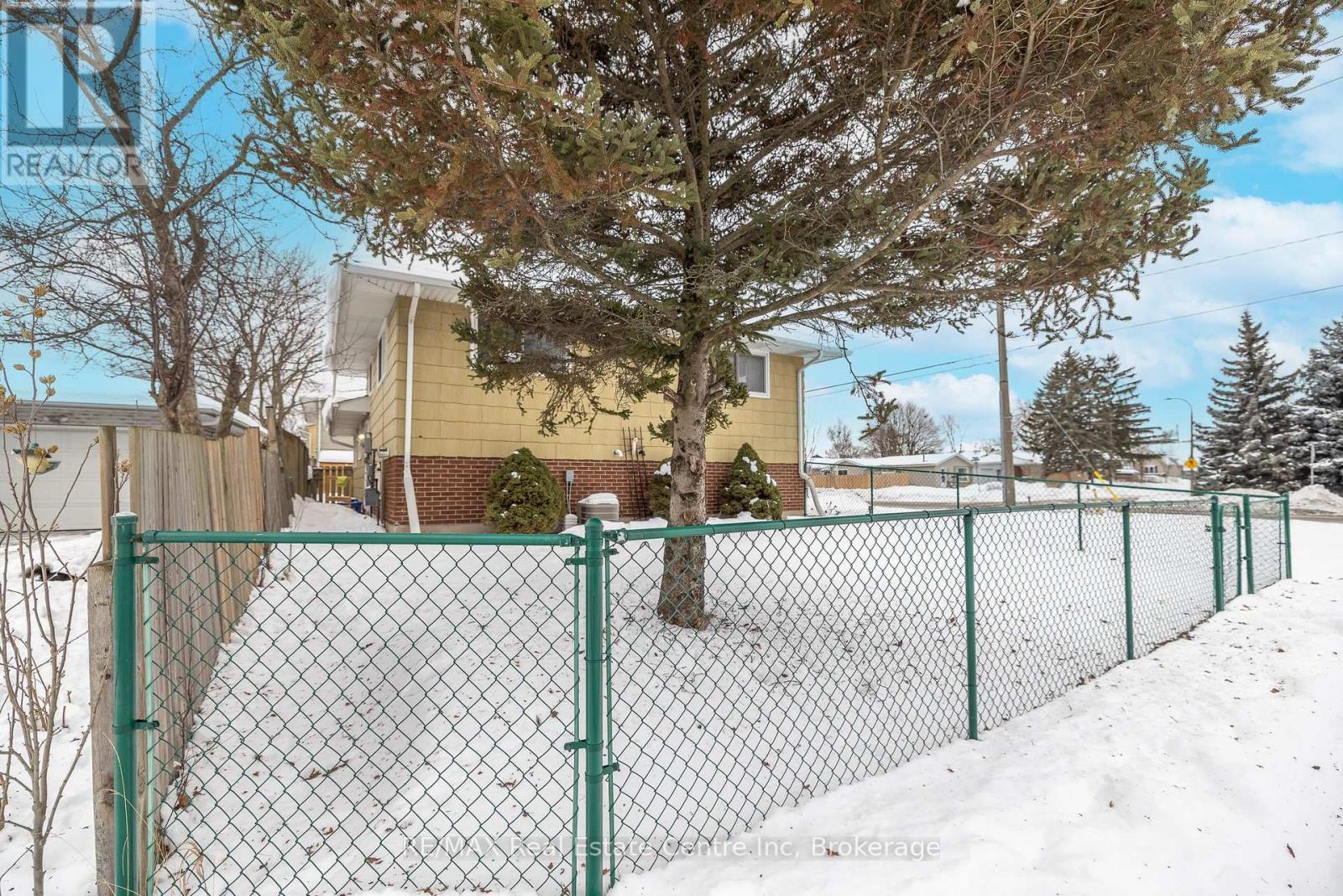 461 Strasburg Road, Kitchener, Ontario  N2E 1P1 - Photo 3 - X12722078
