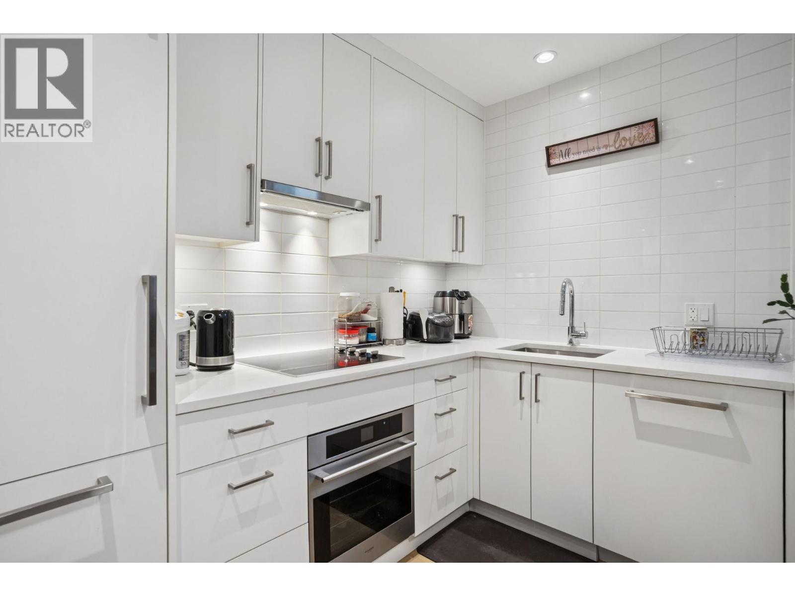 Listing Picture 6 of 17 : 721 E 26TH AVENUE, Vancouver / 溫哥華 - 魯藝地產 Yvonne Lu Group - MLS Medallion Club Member