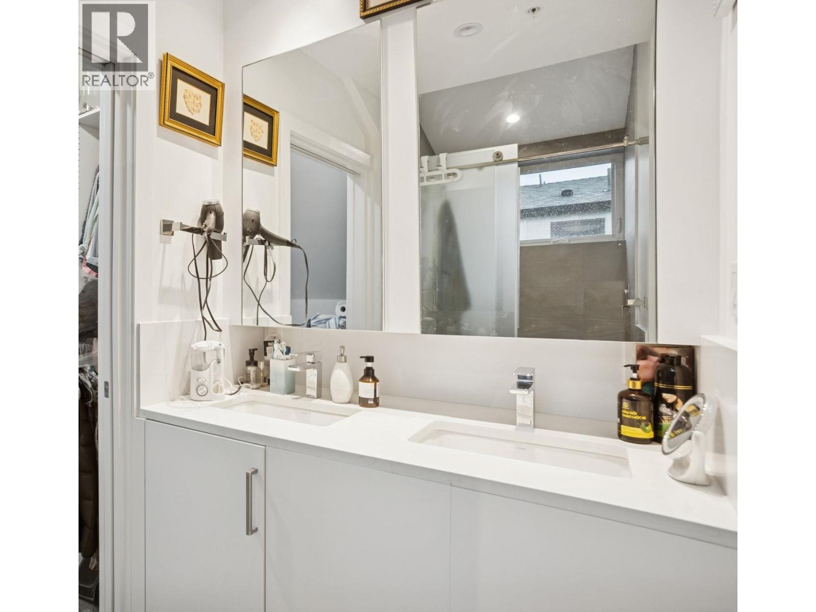 Listing Picture 13 of 17 : 721 E 26TH AVENUE, Vancouver / 溫哥華 - 魯藝地產 Yvonne Lu Group - MLS Medallion Club Member