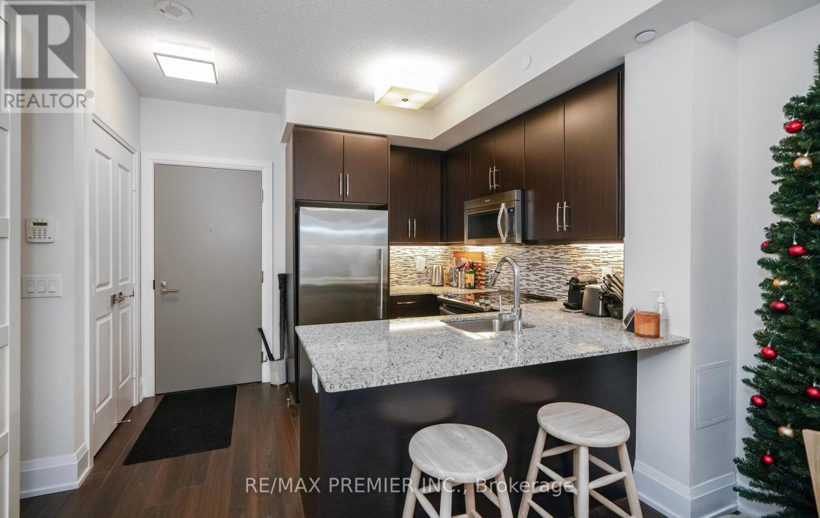 303 - 2 Old Mill Drive, Toronto, Ontario  M6S 0A2 - Photo 12 - W12718316