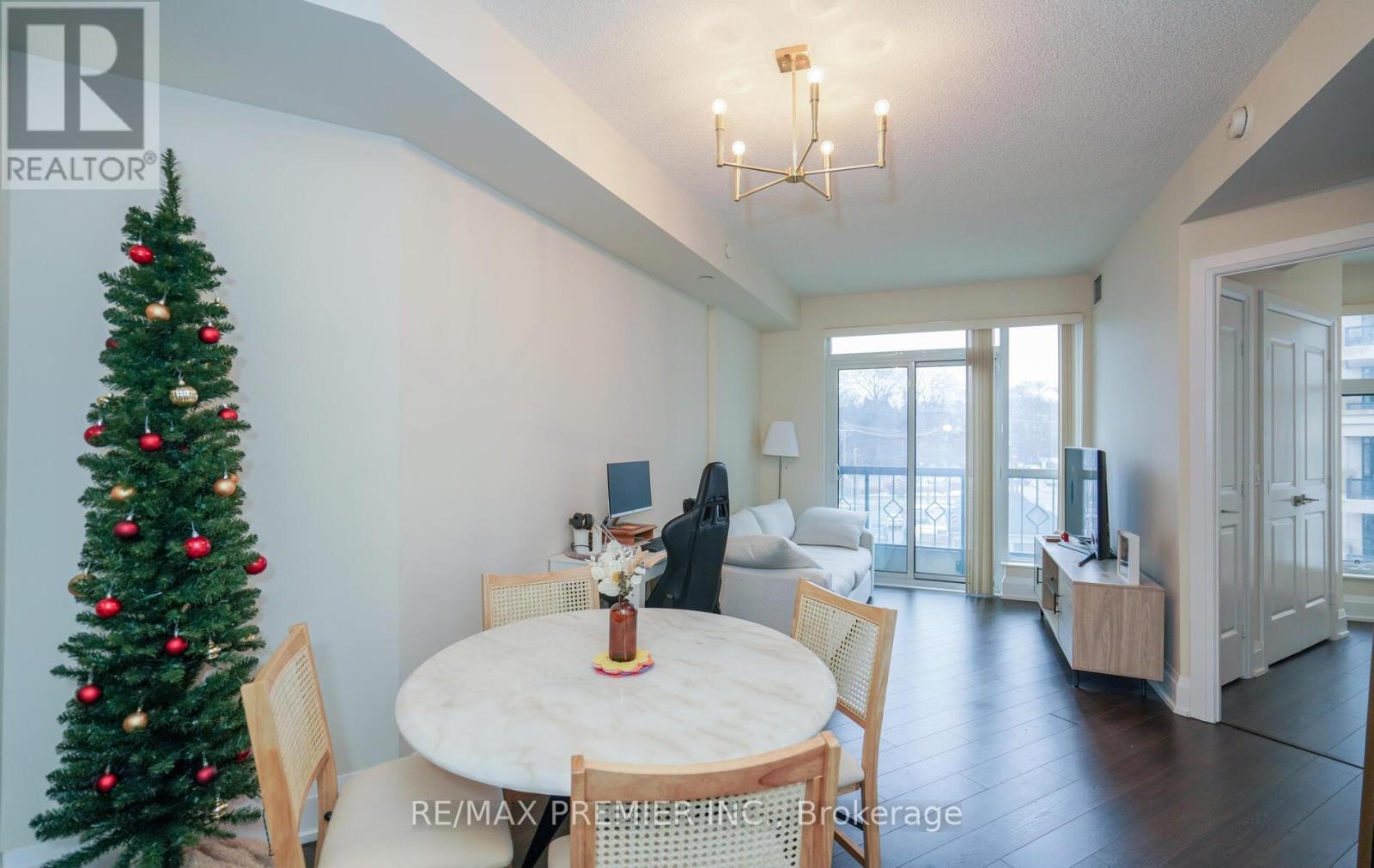 303 - 2 Old Mill Drive, Toronto, Ontario  M6S 0A2 - Photo 8 - W12718316