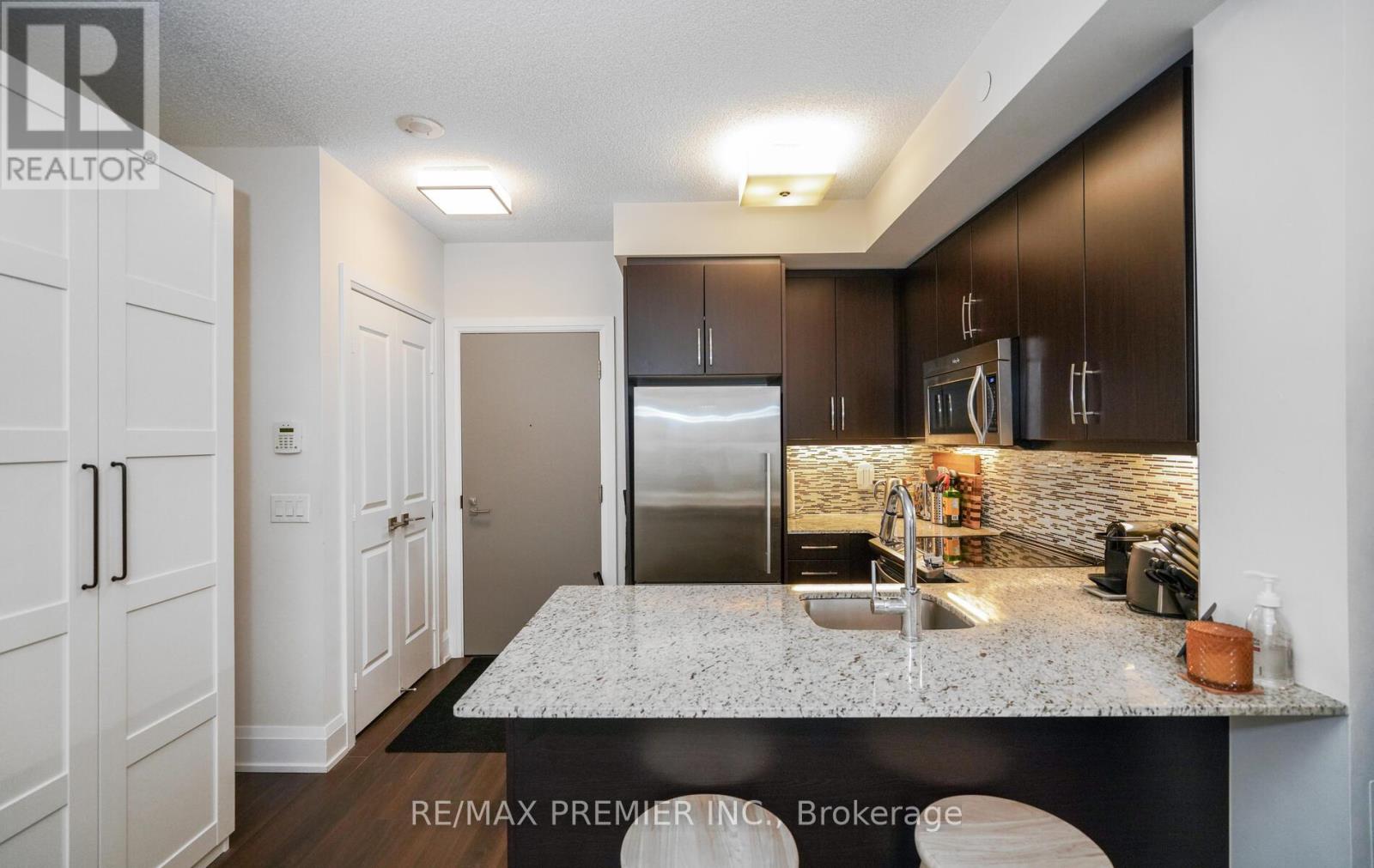 303 - 2 Old Mill Drive, Toronto, Ontario  M6S 0A2 - Photo 13 - W12718316