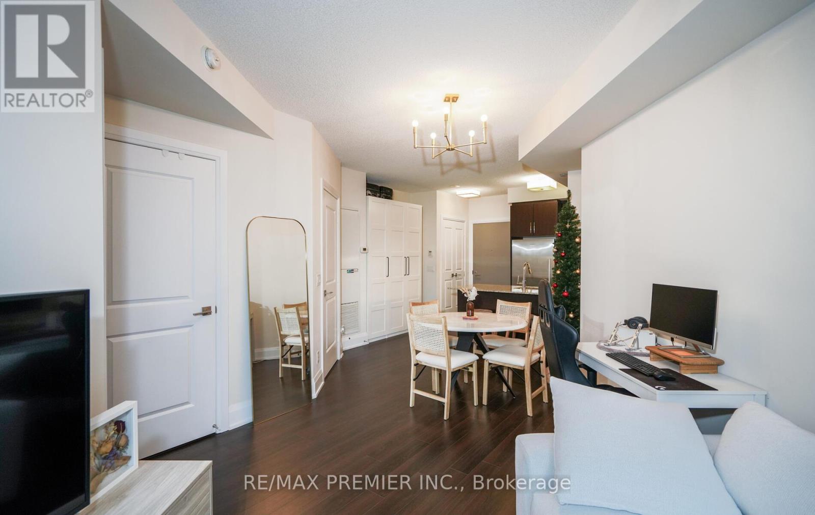 303 - 2 Old Mill Drive, Toronto, Ontario  M6S 0A2 - Photo 14 - W12718316