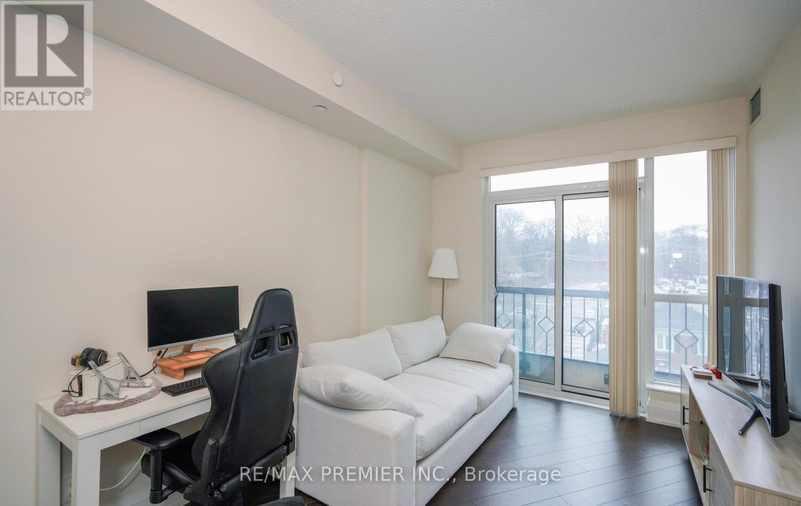 303 - 2 Old Mill Drive, Toronto, Ontario  M6S 0A2 - Photo 9 - W12718316