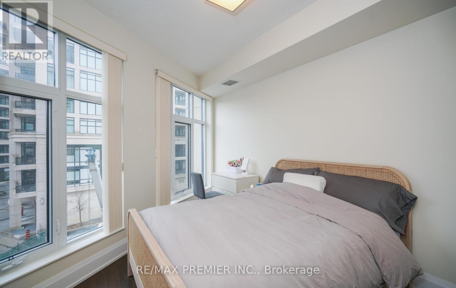 303 - 2 Old Mill Drive, Toronto, Ontario  M6S 0A2 - Photo 15 - W12718316