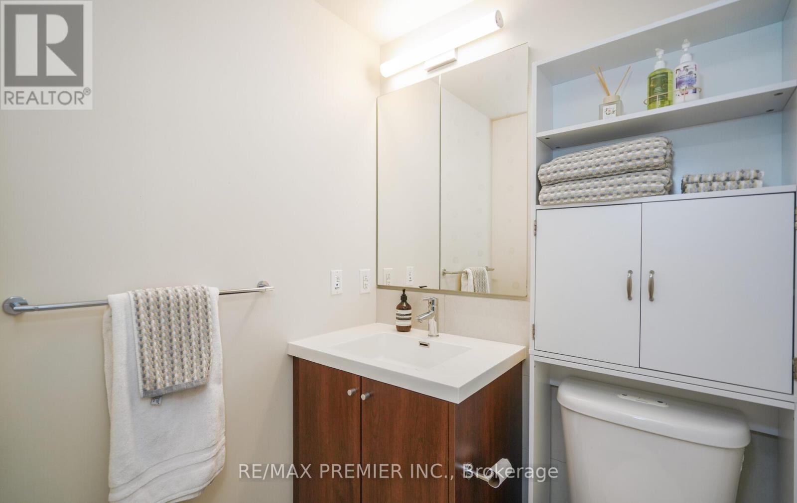 303 - 2 Old Mill Drive, Toronto, Ontario  M6S 0A2 - Photo 16 - W12718316